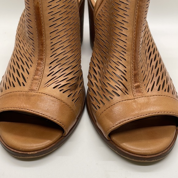 Vince Camuto tan leather heels Sz 9 - Picture 9 of 11